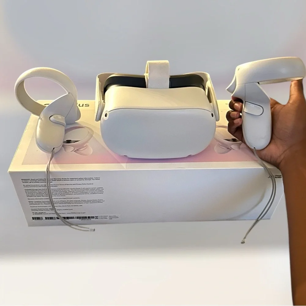 Oculus White Standalone VR Headset with Touch Controllers